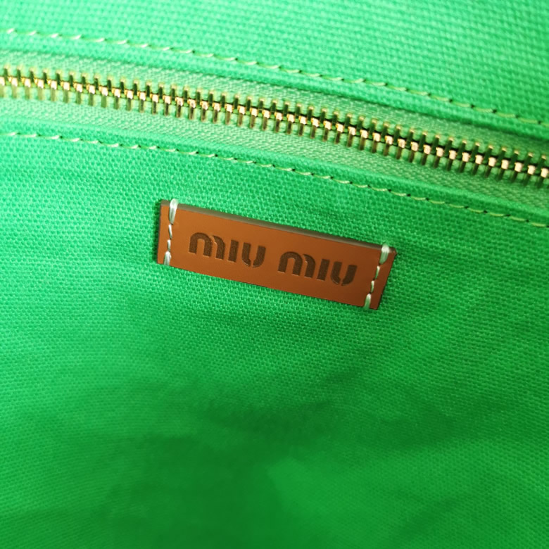 MIUMIU繆繆進口拉菲草編拼綿線編織托特包5BG228￥1680.00的图片-高仿繆繆包包MiuMiu