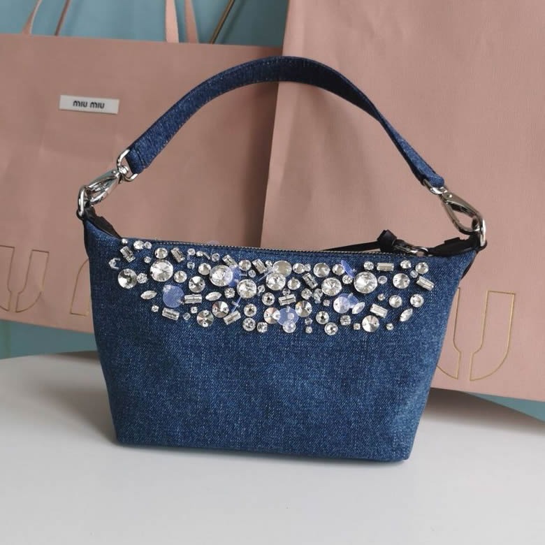 MIUMIU繆繆MivMiv與Levi’s合作繫列限量版腋下包5NE841￥1880.00的图片-高仿繆繆包包MiuMiu