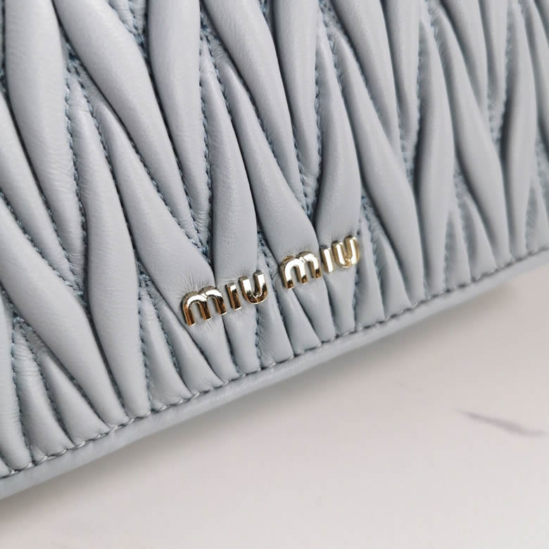 原單繆繆Matelasse頂級進口小羊皮圓環小雛菊鉆扣單肩斜挎包5BH095多色￥1680.00的图片-高仿繆繆包包MiuMiu