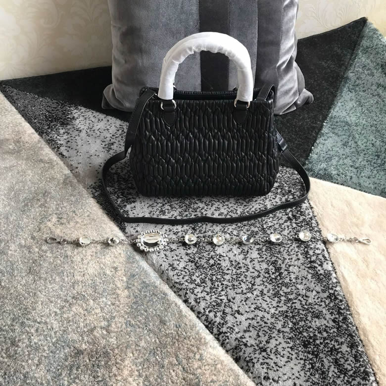 原單MIUMIU繆繆頂級進口CIoquel軟羊皮經典壓紋小花新款水晶鏈鉆包5BA067三色￥1980.00的图片-高仿繆繆包包MiuMiu