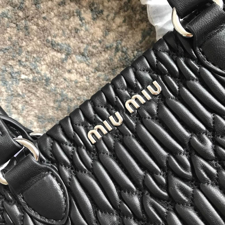 原單MIUMIU繆繆頂級進口CIoquel軟羊皮經典壓紋小花新款水晶鏈鉆包5BA067三色￥1980.00的图片-高仿繆繆包包MiuMiu