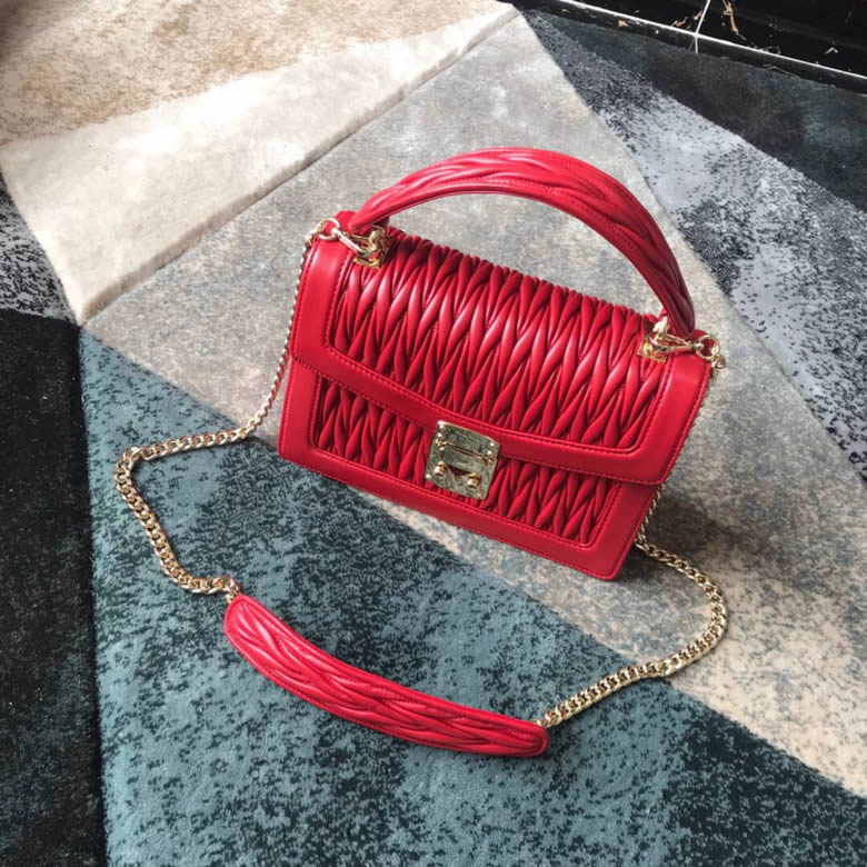 MIUMIU繆繆頂級進口Matelasse小羊皮材質經典提花壓紋手提包單肩斜挎包5BA094￥1980.00的图片-高仿繆繆包包MiuMiu