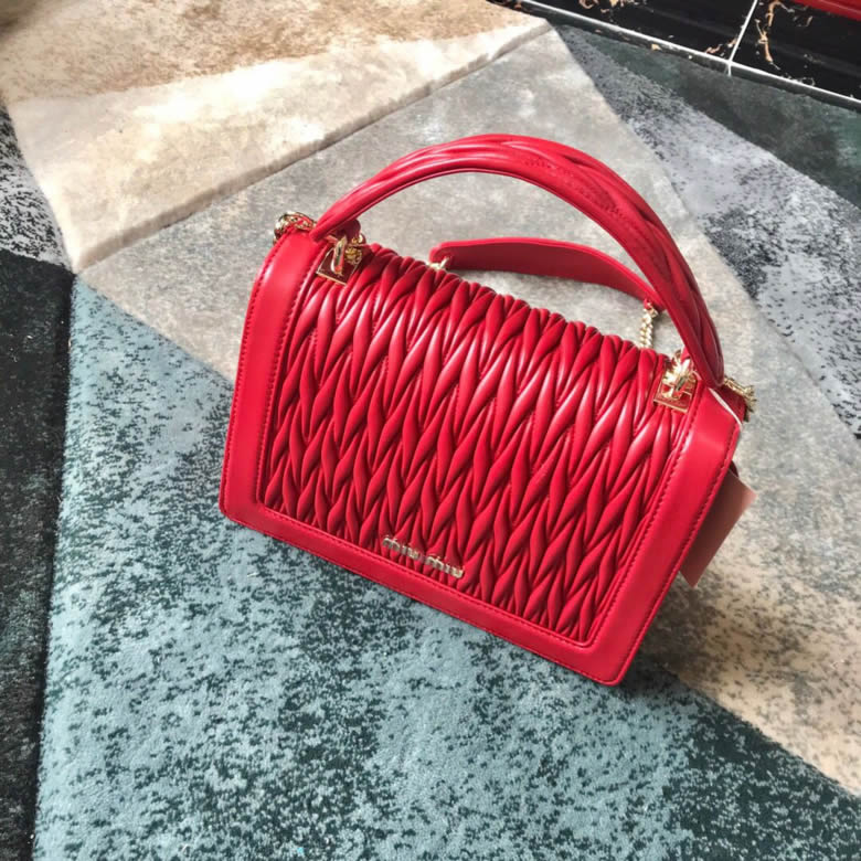 MIUMIU繆繆頂級進口Matelasse小羊皮材質經典提花壓紋手提包單肩斜挎包5BA094￥1980.00的图片-高仿繆繆包包MiuMiu