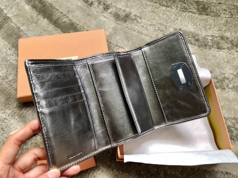 原單MIUMIU繆繆進口頂級小羊皮專櫃新款三摺錢夾5MH015￥980.00的图片-高仿繆繆包包MiuMiu