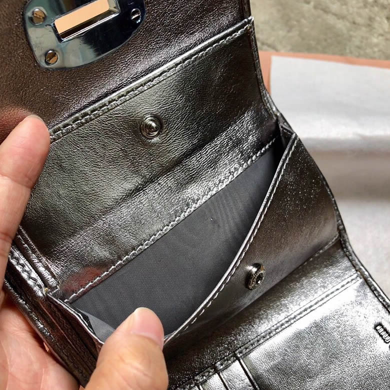 原單MIUMIU繆繆進口頂級小羊皮專櫃新款三摺錢夾5MH015￥980.00的图片-高仿繆繆包包MiuMiu