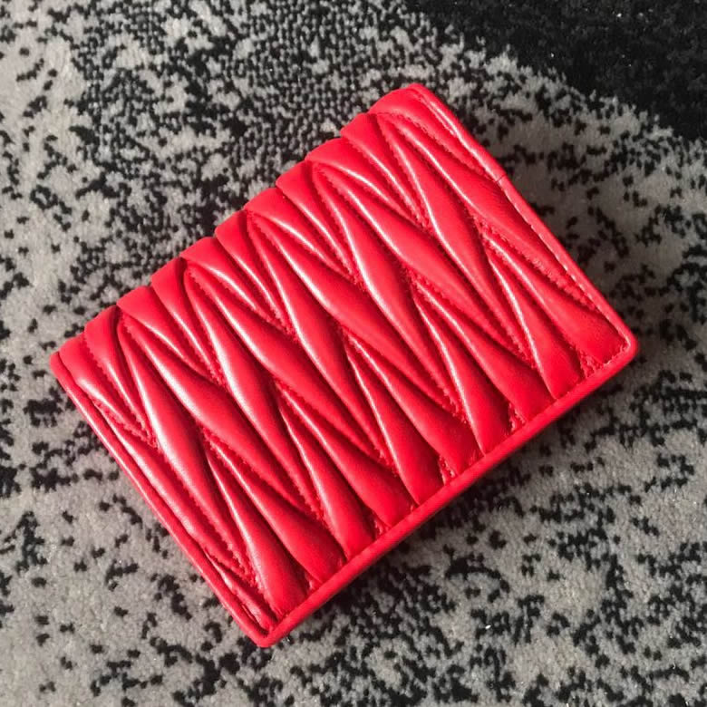 MIUMIU繆繆頂級小羊皮材質新款錢夾5ML204紅￥780.00的图片-高仿繆繆包包MiuMiu