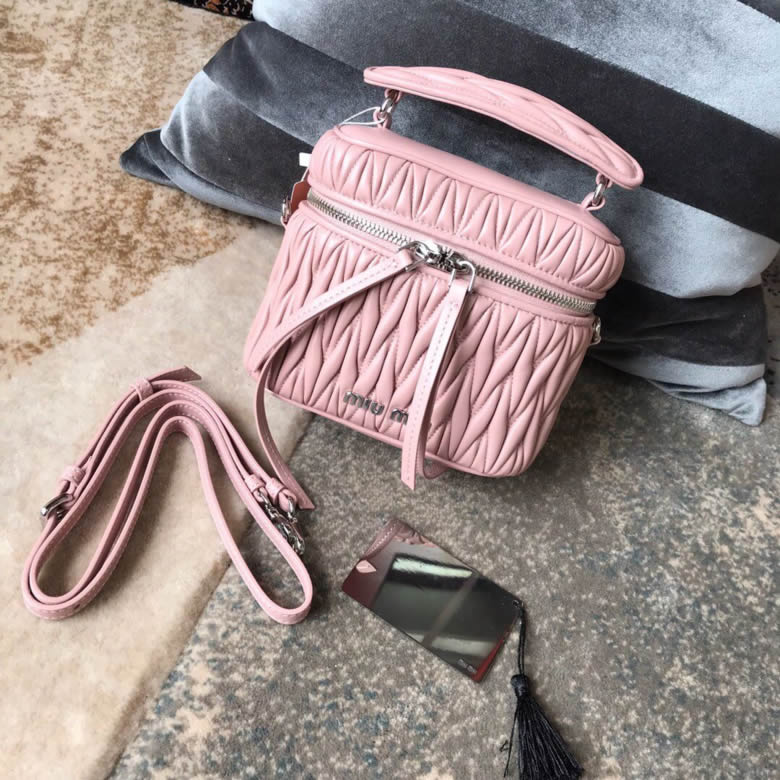 MIUMIU繆繆頂級進口小羊皮專櫃最新箱子包單肩斜挎包5BH121￥1480.00的图片-高仿繆繆包包MiuMiu