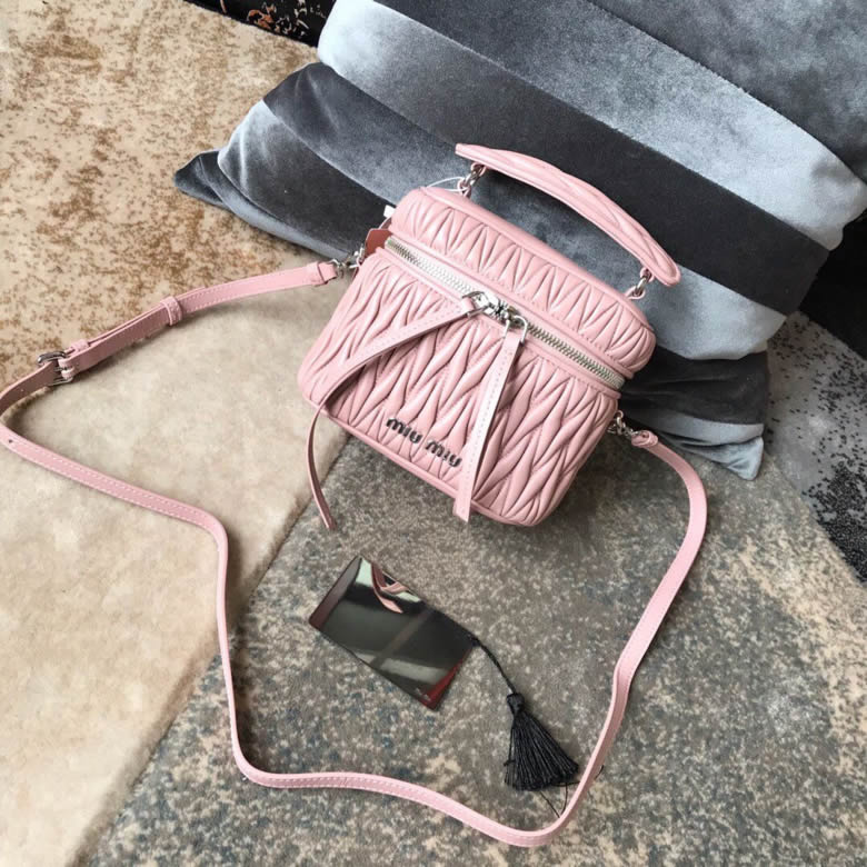 MIUMIU繆繆頂級進口小羊皮專櫃最新箱子包單肩斜挎包5BH121￥1480.00的图片-高仿繆繆包包MiuMiu