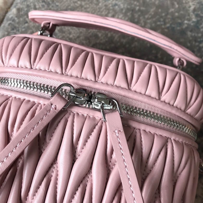 MIUMIU繆繆頂級進口小羊皮專櫃最新箱子包單肩斜挎包5BH121￥1480.00的图片-高仿繆繆包包MiuMiu