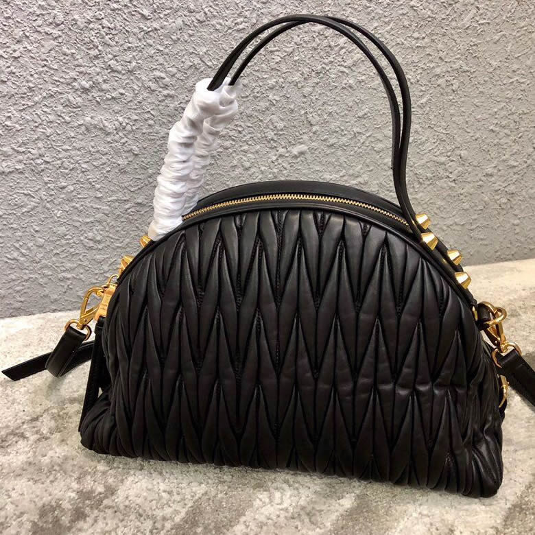 MIUMIU繆繆頂級進口Matelasse小羊皮材質月牙包5BB034￥1960.00的图片-高仿繆繆包包MiuMiu