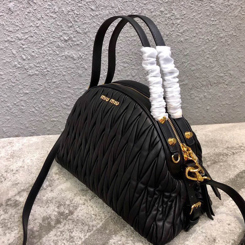 MIUMIU繆繆頂級進口Matelasse小羊皮材質月牙包5BB034￥1960.00的图片-高仿繆繆包包MiuMiu