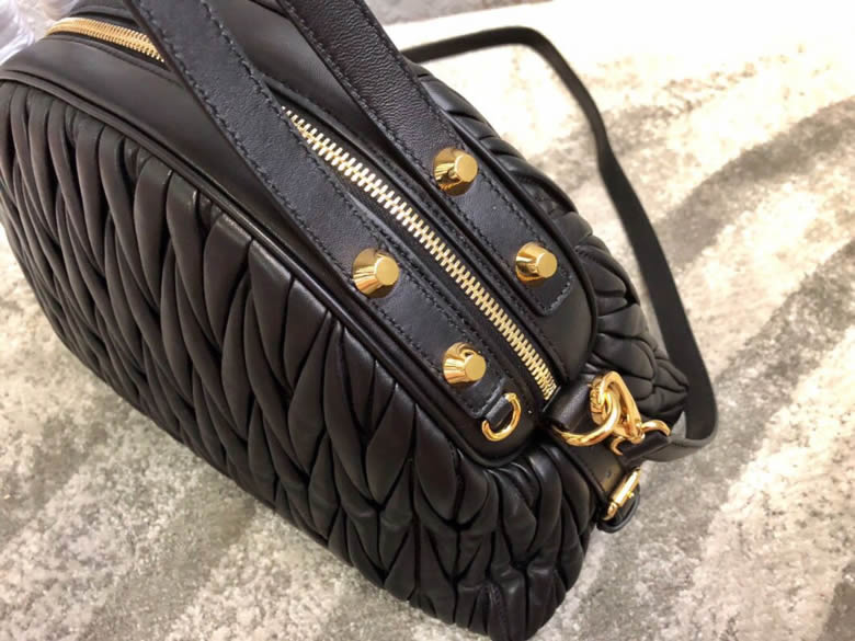 MIUMIU繆繆頂級進口Matelasse小羊皮材質月牙包5BB034￥1960.00的图片-高仿繆繆包包MiuMiu