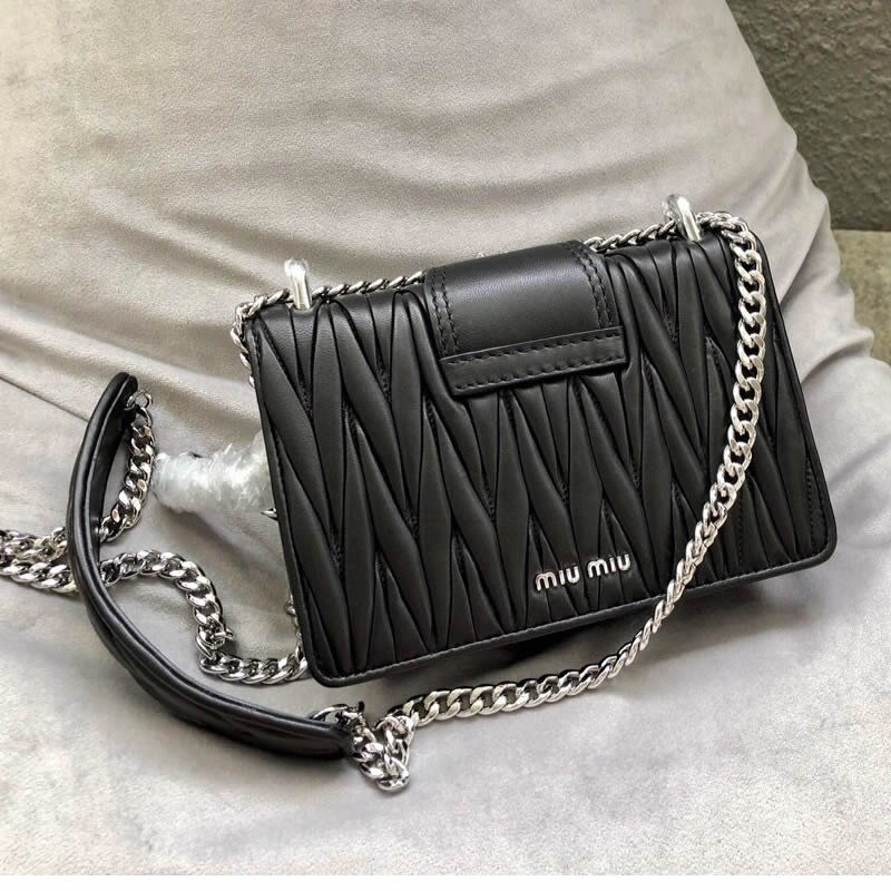 MIU MIU繆繆Matelasse頂級進口小羊皮單肩斜挎包5BD084￥1980.00的图片-高仿繆繆包包MiuMiu