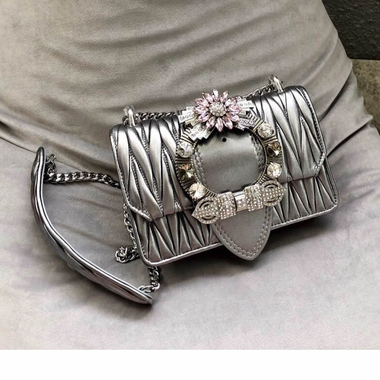 MIU MIU繆繆Matelasse頂級進口小羊皮單肩斜挎包5BD084￥1980.00的图片-高仿繆繆包包MiuMiu