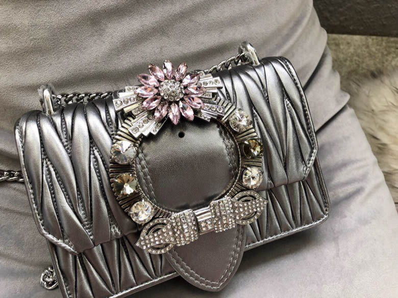 MIU MIU繆繆Matelasse頂級進口小羊皮單肩斜挎包5BD084￥1980.00的图片-高仿繆繆包包MiuMiu