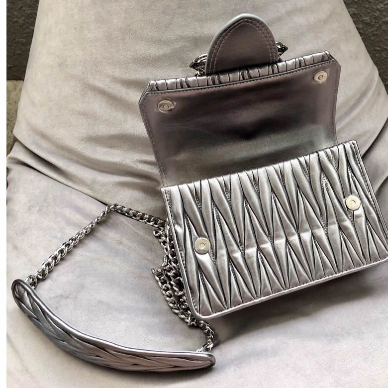 MIU MIU繆繆Matelasse頂級進口小羊皮單肩斜挎包5BD084￥1980.00的图片-高仿繆繆包包MiuMiu