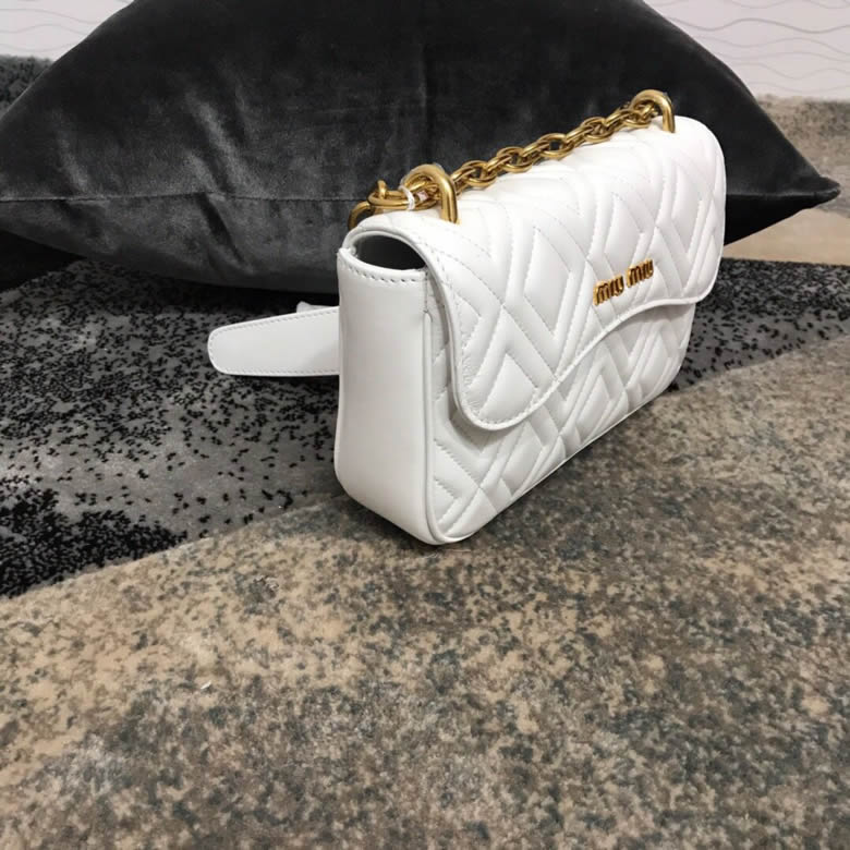 MIUMIU繆繆頂級進口Matelasse小羊皮棱格壓紋單肩斜挎包5BD140黑粉白色￥1880.00的图片-高仿繆繆包包MiuMiu