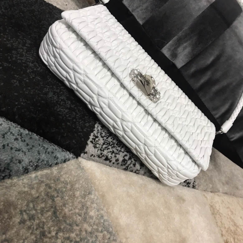 MIUMIU繆繆小提花皺褶凸紋壓花Cloquet層疊珠光羊皮鉆石鏈條包5BD233白色￥1480.00的图片-高仿繆繆包包MiuMiu