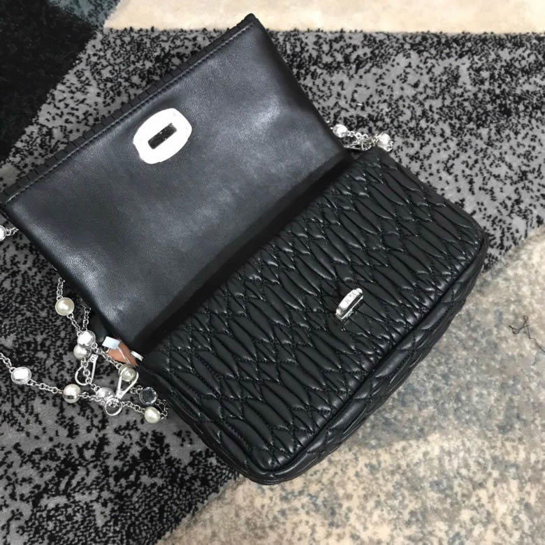 高仿MIUMIU繆繆小提花皺褶凸紋壓花Cloquet進口小羊皮手提鏈條包5BD417黑￥1480.00的图片-高仿繆繆包包MiuMiu