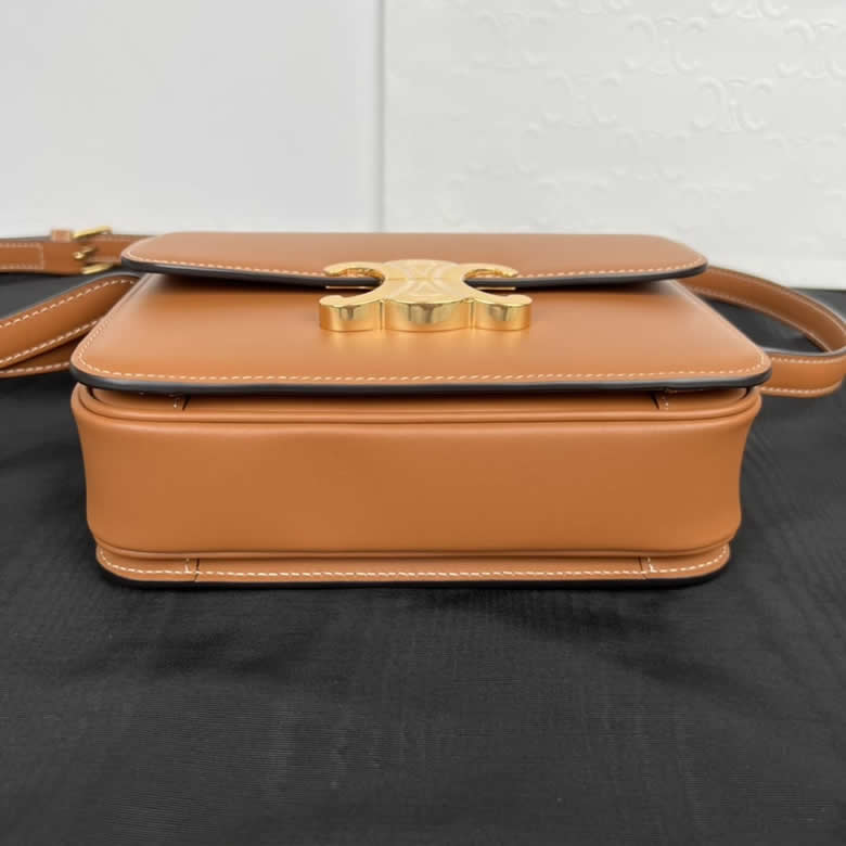 CELINE賽琳TRIOMPHE小號亮澤小牛皮手袋188423￥1480.00的图片-高仿賽琳包包CELINE