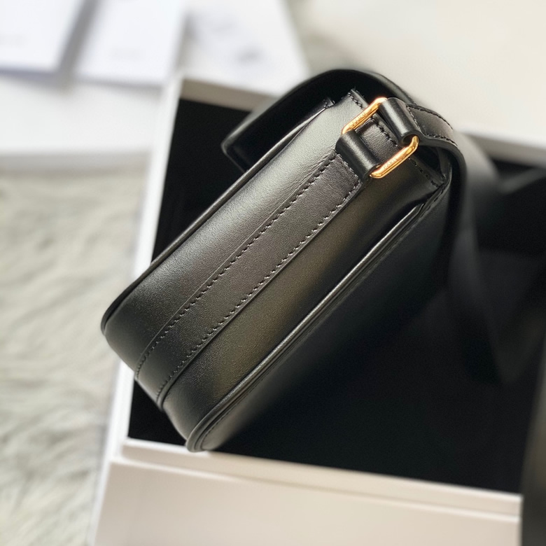 CELINE賽琳進口小牛皮Sulhy Box馬鞍包￥1680.00的图片-高仿賽琳包包CELINE