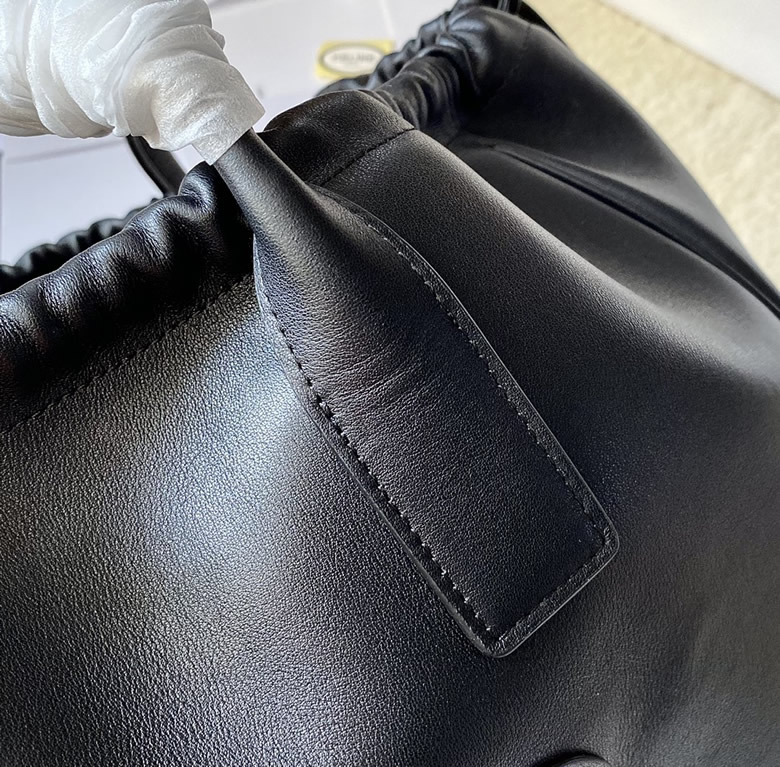 高仿CELINE賽琳CABAS TRIOMPHE抽繩托特包199973黑￥2580.00的图片-高仿賽琳包包CELINE