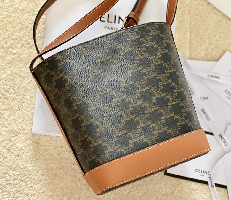 CELINE賽琳CUIR TRIOMPHE小號標誌印花牛皮水桶包198243￥1680.00的图片-高仿賽琳包包CELINE