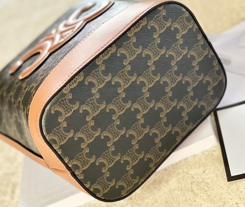 CELINE賽琳CUIR TRIOMPHE小號標誌印花牛皮水桶包198243￥1680.00的图片-高仿賽琳包包CELINE