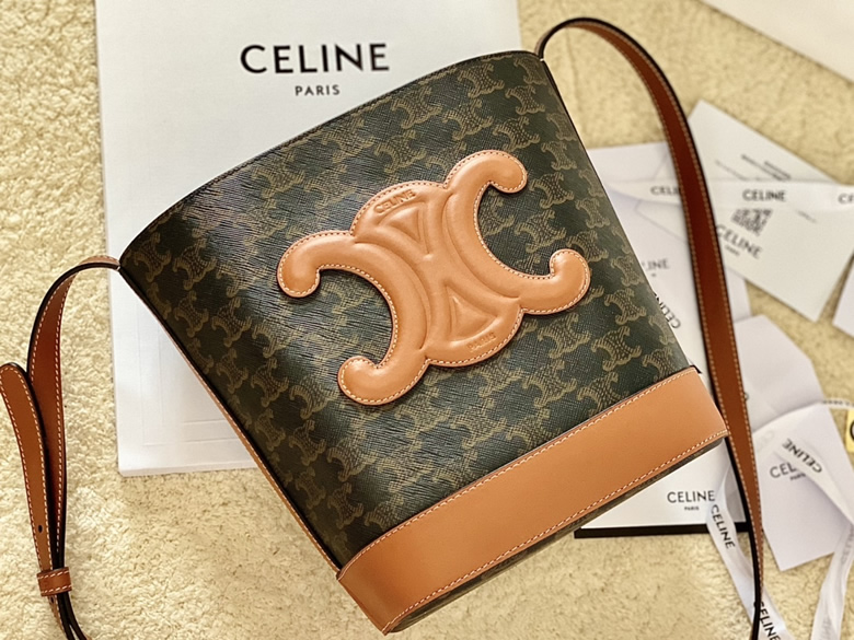 CELINE賽琳CUIR TRIOMPHE小號標誌印花牛皮水桶包198243￥1680.00的图片-高仿賽琳包包CELINE