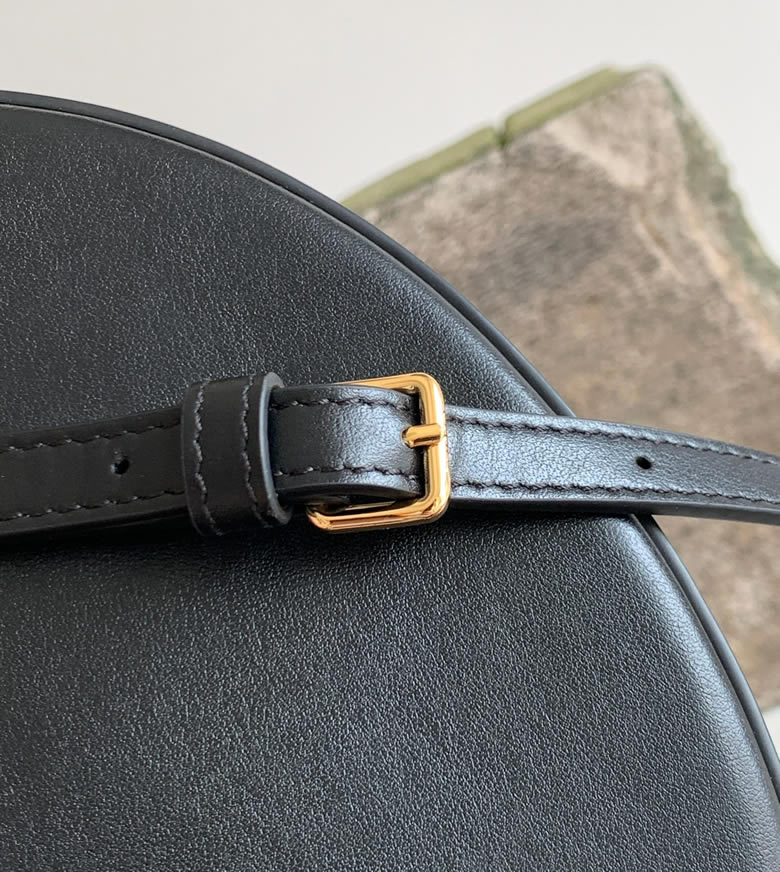 高仿CELINE賽琳BESACE TRIOMPHE光滑牛皮革手袋11123黑￥1780.00的图片-高仿賽琳包包CELINE