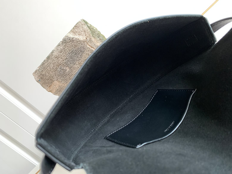 高仿CELINE賽琳BESACE TRIOMPHE光滑牛皮革手袋11123黑￥1780.00的图片-高仿賽琳包包CELINE