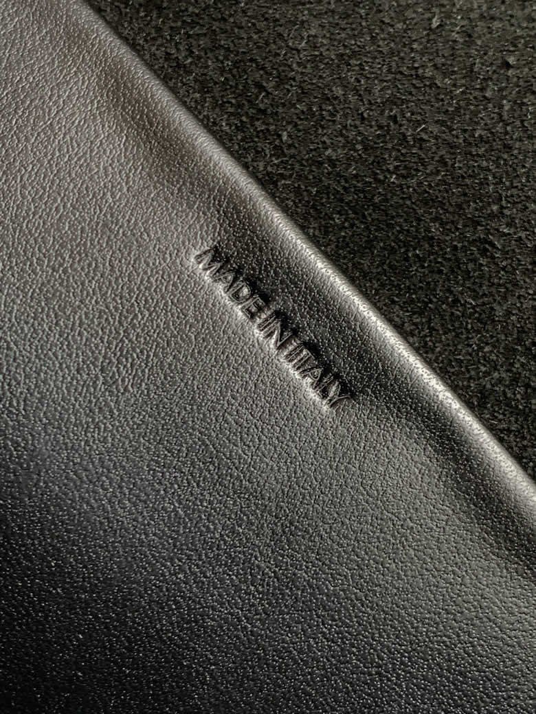 高仿CELINE賽琳BESACE TRIOMPHE光滑牛皮革手袋11123黑￥1780.00的图片-高仿賽琳包包CELINE