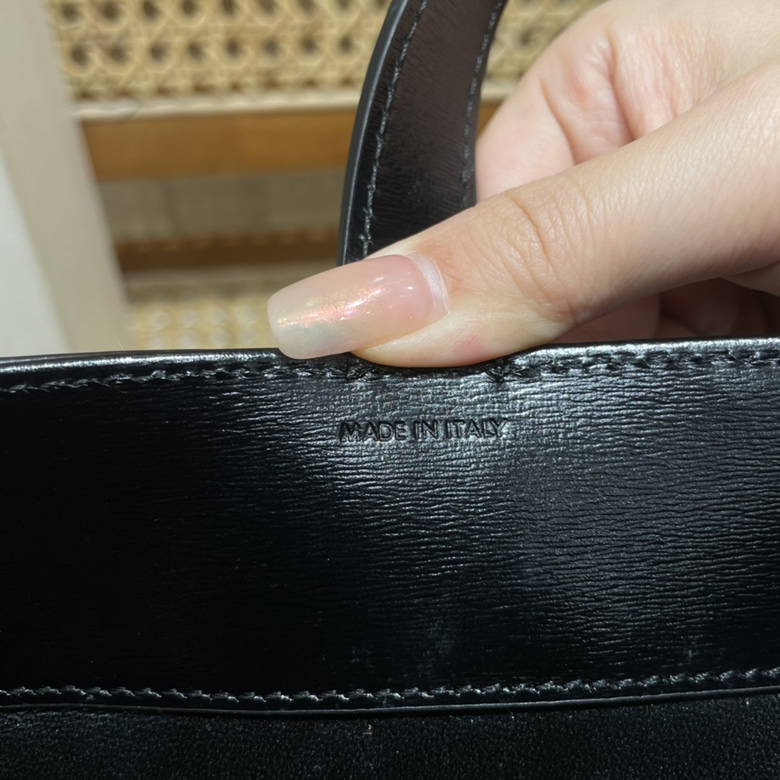 賽琳新款SEAU繫列女士小牛皮金色凱旋扣單肩包水桶包199913黑色￥1780.00的图片-高仿賽琳包包CELINE