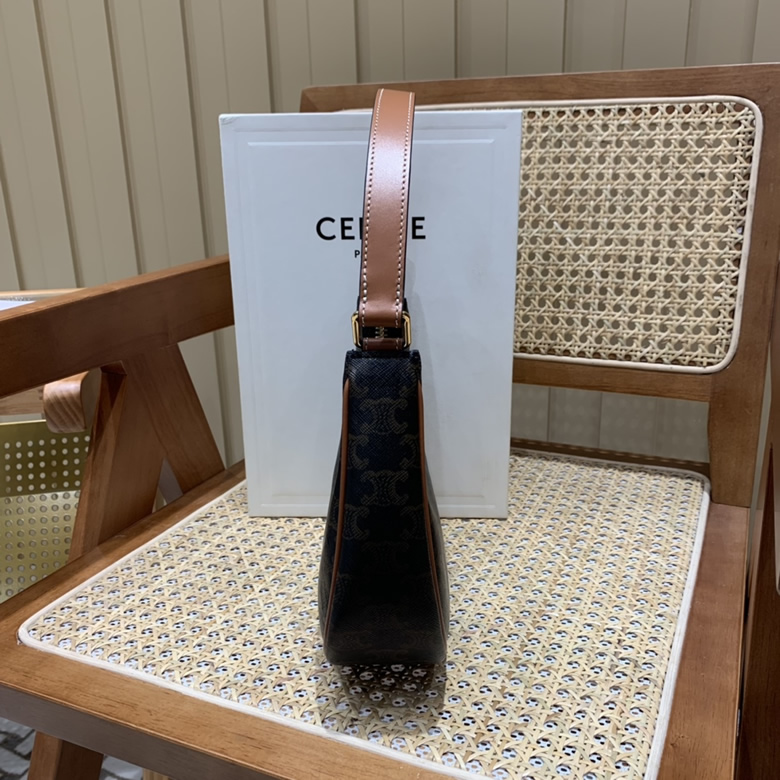 高仿CELINE女包AVA 老花Ttiomphe腋下包 193952￥1480.00的图片-高仿賽琳包包CELINE