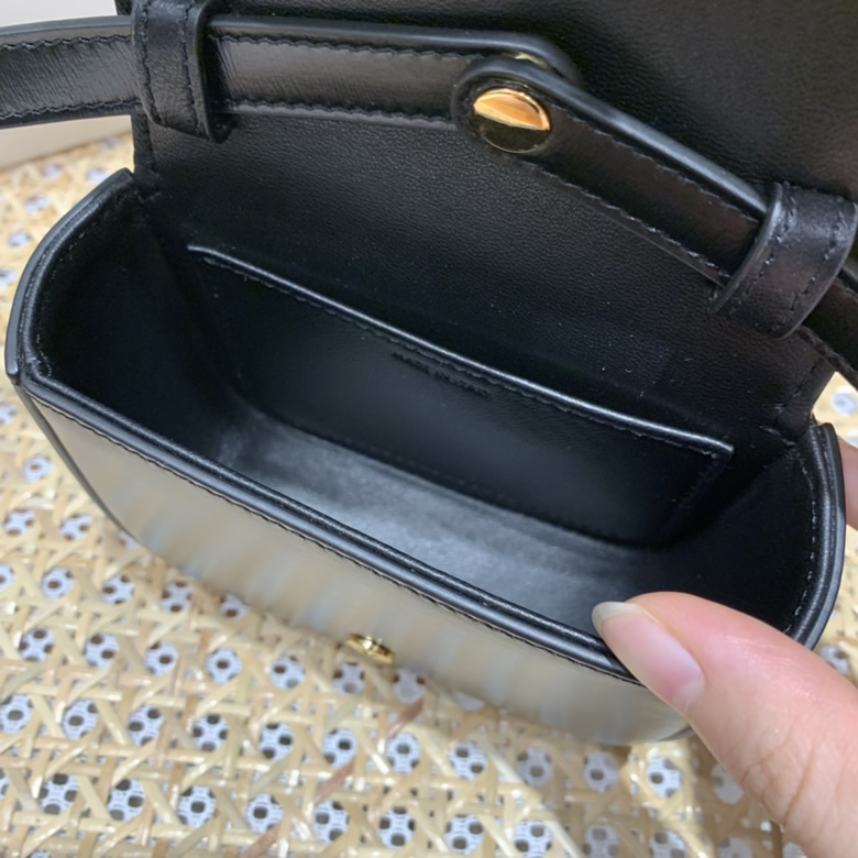 高仿塞琳女包CELINE MINI TRIOMPHE 11CM BAG 10I513黑色￥1480.00的图片-高仿賽琳包包CELINE