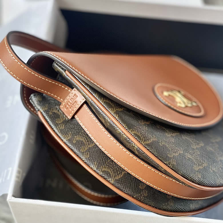 高仿CELINE TRIOMPHE CANVAS馬鞍郵差包 199106老花￥1580.00的图片-高仿賽琳包包CELINE