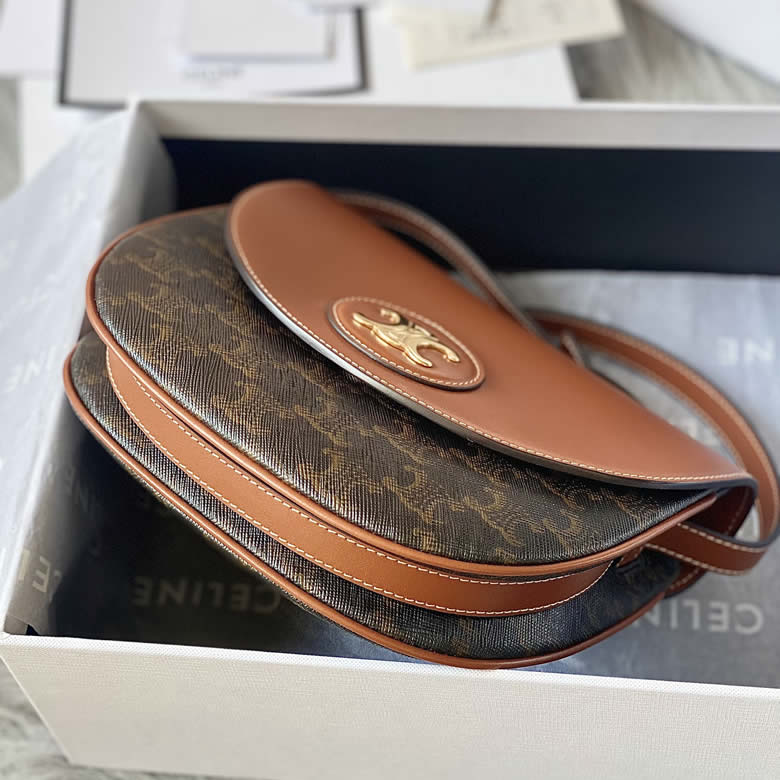 高仿CELINE TRIOMPHE CANVAS馬鞍郵差包 199106老花￥1580.00的图片-高仿賽琳包包CELINE