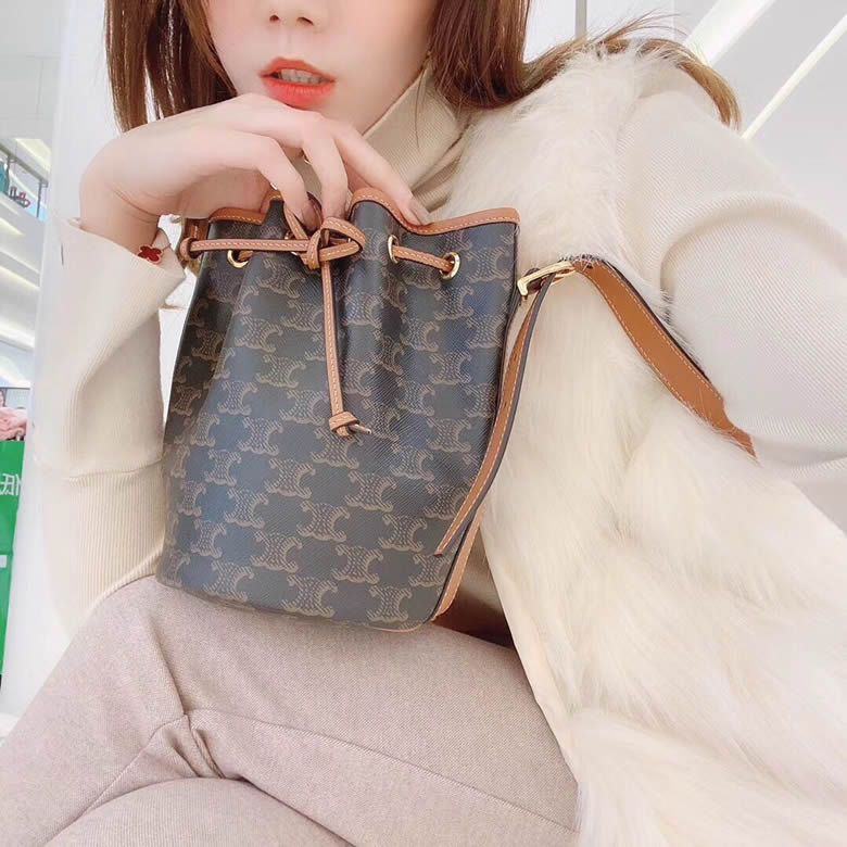 Celine/賽琳TRIOMPHE帆佈小號抽繩包水桶包 191142￥1480.00的图片-高仿賽琳包包CELINE