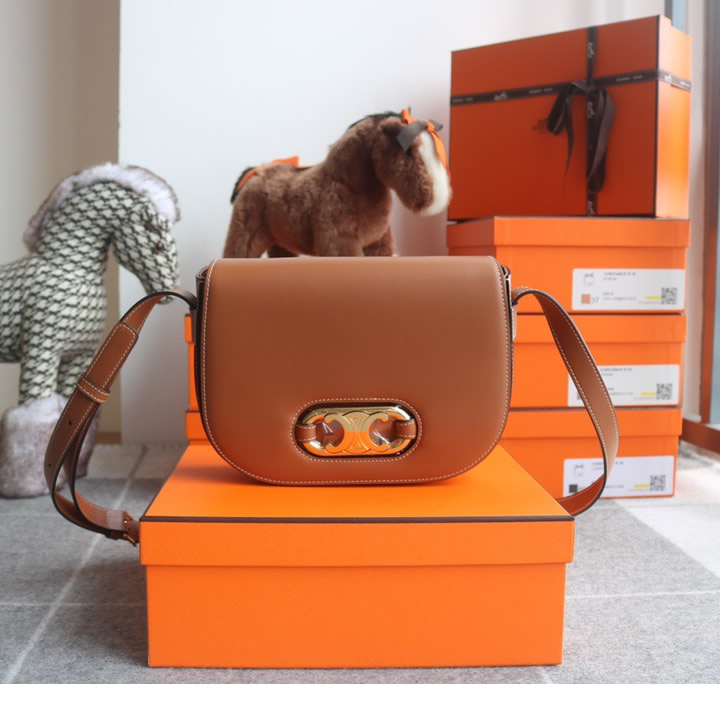 Celine/賽琳MAILLON TRIOMPHE中號豬鼻子小豬包193123黃褐色黑綠￥1980.00的图片-高仿賽琳包包CELINE