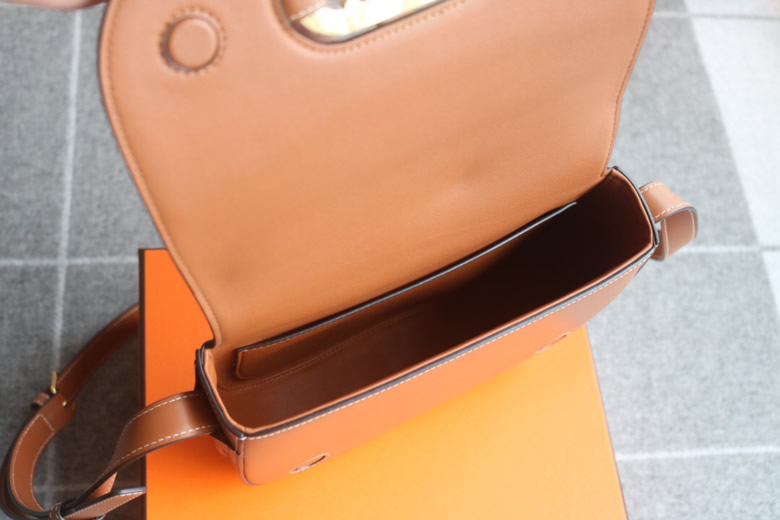 Celine/賽琳MAILLON TRIOMPHE中號豬鼻子小豬包193123黃褐色黑綠￥1980.00的图片-高仿賽琳包包CELINE