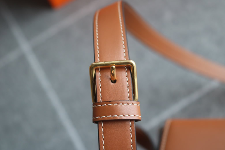 Celine/賽琳MAILLON TRIOMPHE中號豬鼻子小豬包193123黃褐色黑綠￥1980.00的图片-高仿賽琳包包CELINE