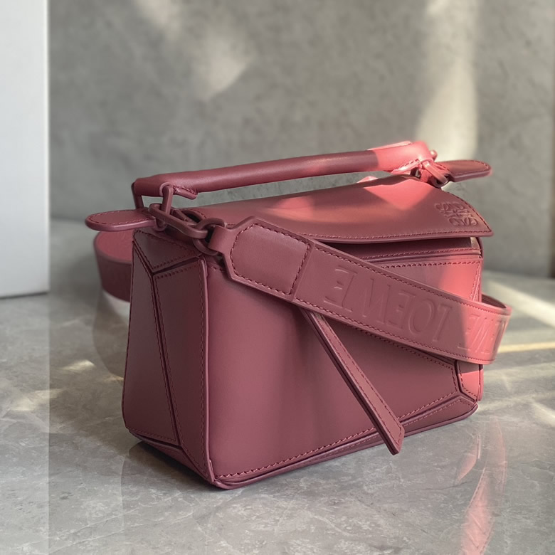 LOEWE羅意威 Mini Puzzle 18CM bag幾何包0338玫粉/粉扣￥1780.00的图片-高仿羅意威包包Loewe