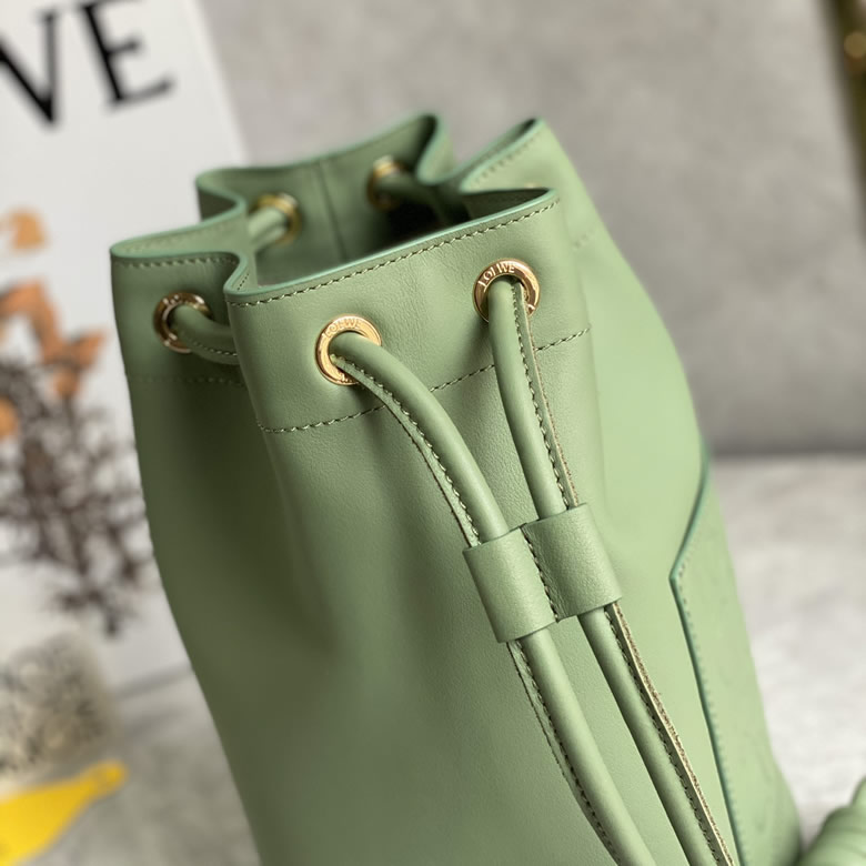 LOEWE羅意威Sailor抽繩水桶包 0678牛油果綠¥1680.00的图片-高仿羅意威包包Loewe LOEWE羅意威Sailor抽繩水桶包 0678牛油果綠¥1680.00的图片-高仿羅意威包包Loewe
