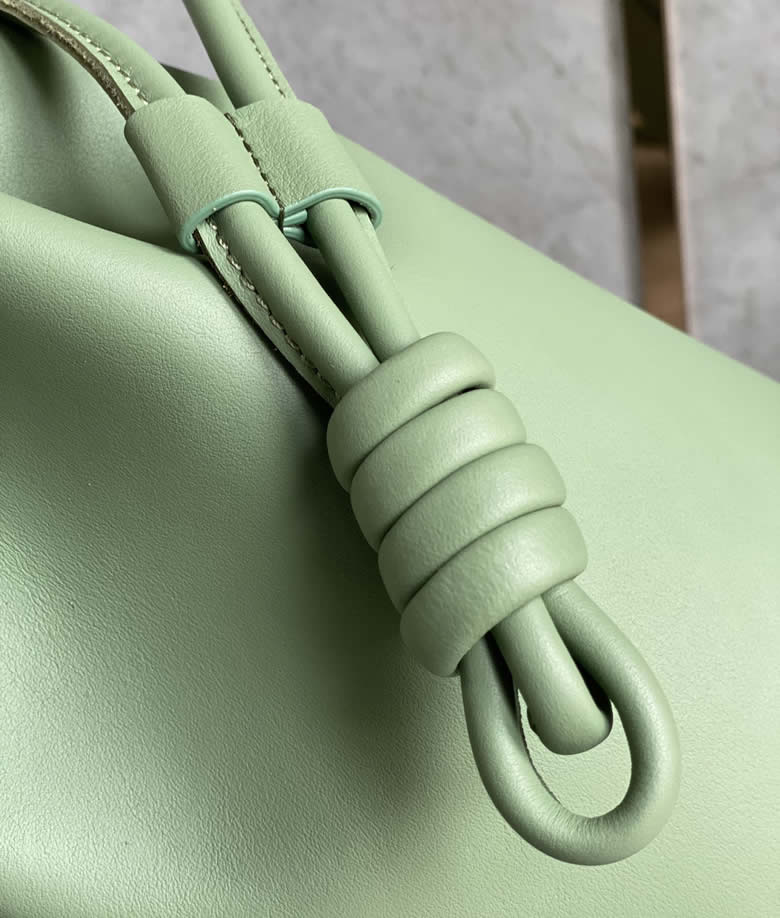 LOEWE羅意威Sailor抽繩水桶包 0678牛油果綠¥1680.00的图片-高仿羅意威包包Loewe LOEWE羅意威Sailor抽繩水桶包 0678牛油果綠¥1680.00的图片-高仿羅意威包包Loewe