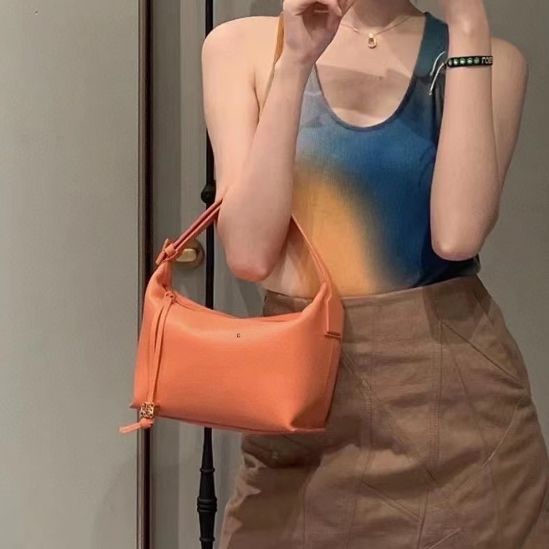 LOEWE羅意威520情人節限定款 cubi全皮飯盒包 0559橙￥1680.00的图片-高仿羅意威包包Loewe