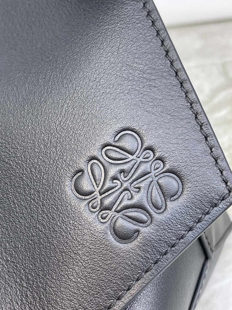 高仿羅意威女士腋下包的天花闆10275￥1880.00的图片-高仿羅意威包包Loewe