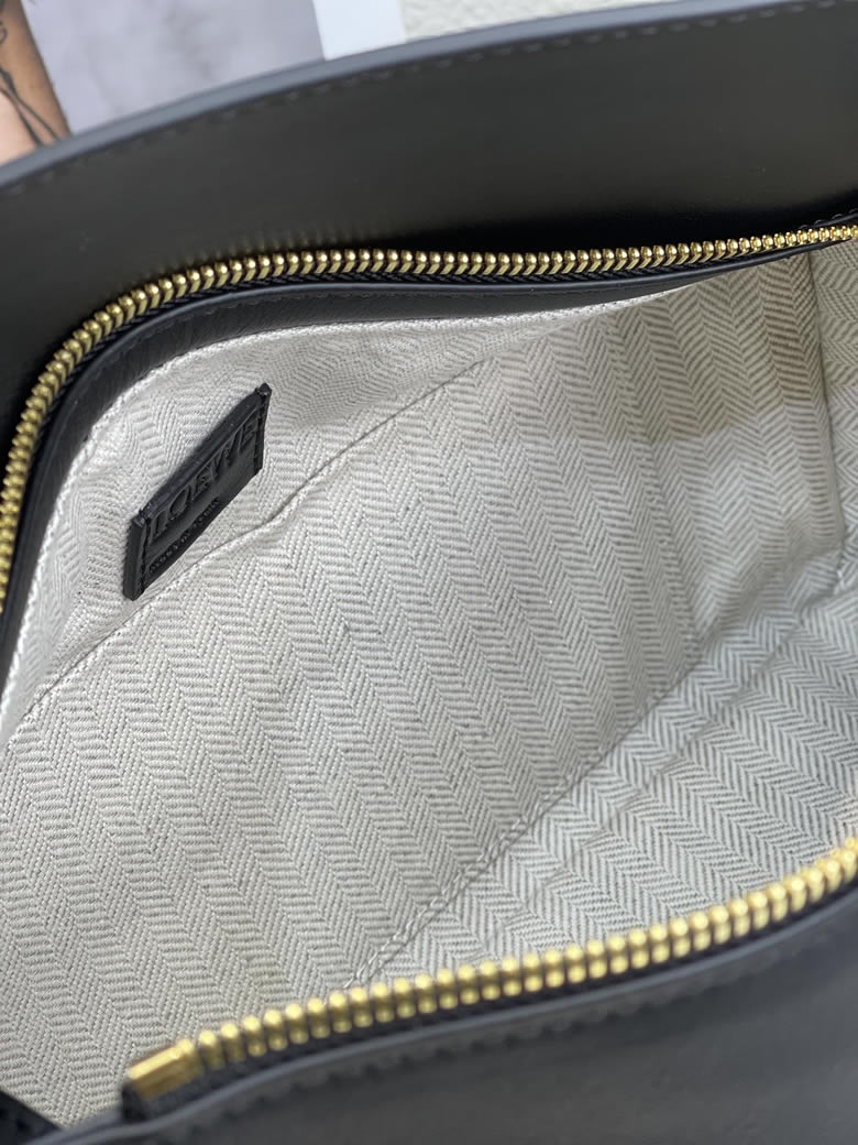 高仿羅意威女士腋下包的天花闆10275￥1880.00的图片-高仿羅意威包包Loewe