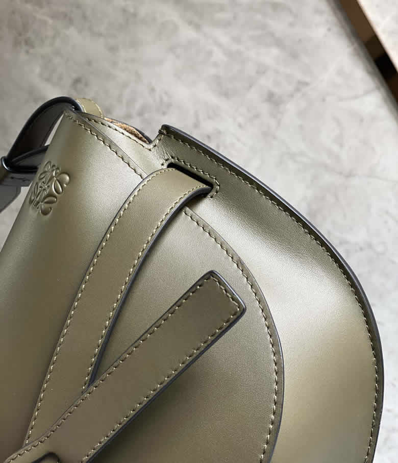 高仿羅意威母寛肩帶馬鞍包 10183￥1980.00的图片-高仿羅意威包包Loewe