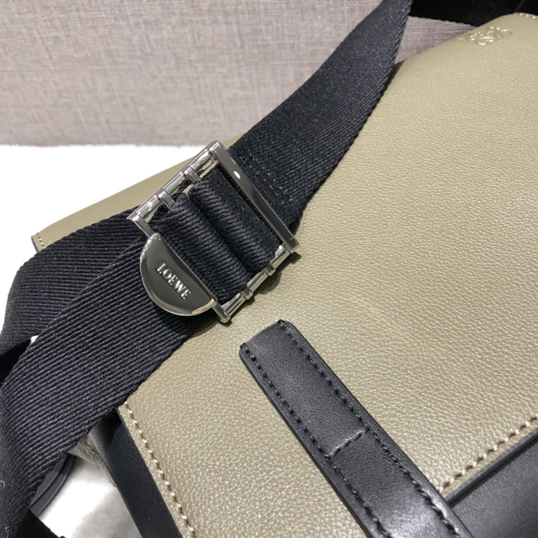 Loewe/羅意威 Military Messenger拼色郵差包￥1680.00的图片-高仿羅意威包包Loewe