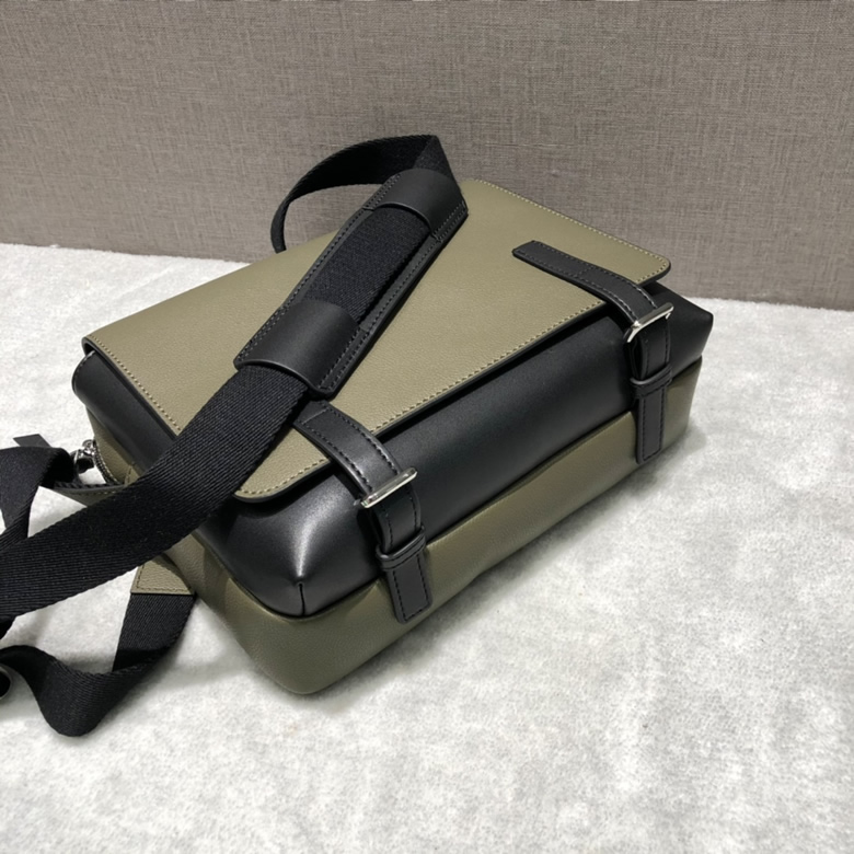 Loewe/羅意威 Military Messenger拼色郵差包￥1680.00的图片-高仿羅意威包包Loewe